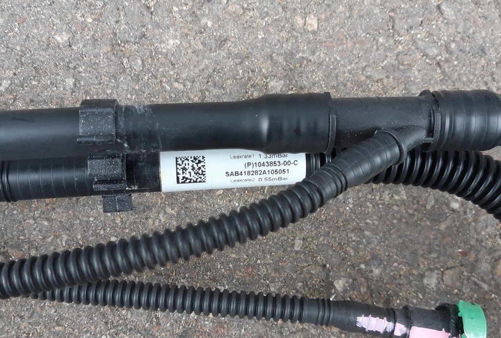 1043853-00-C Forgreningsrør til batteriets termoreguleringssystem venstre Tesla modell S REST 1043853-00-C